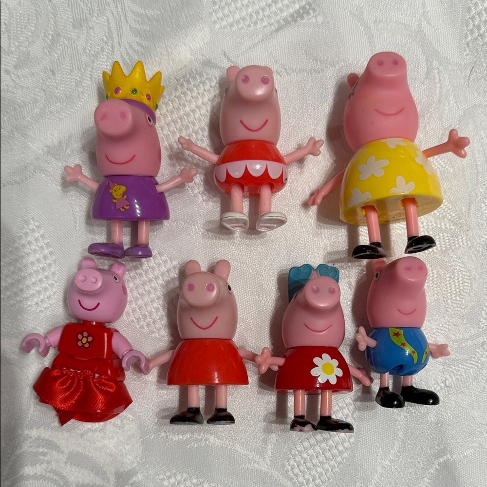 Peppa Pig Lot of 7 characters (one is a Lego style character)